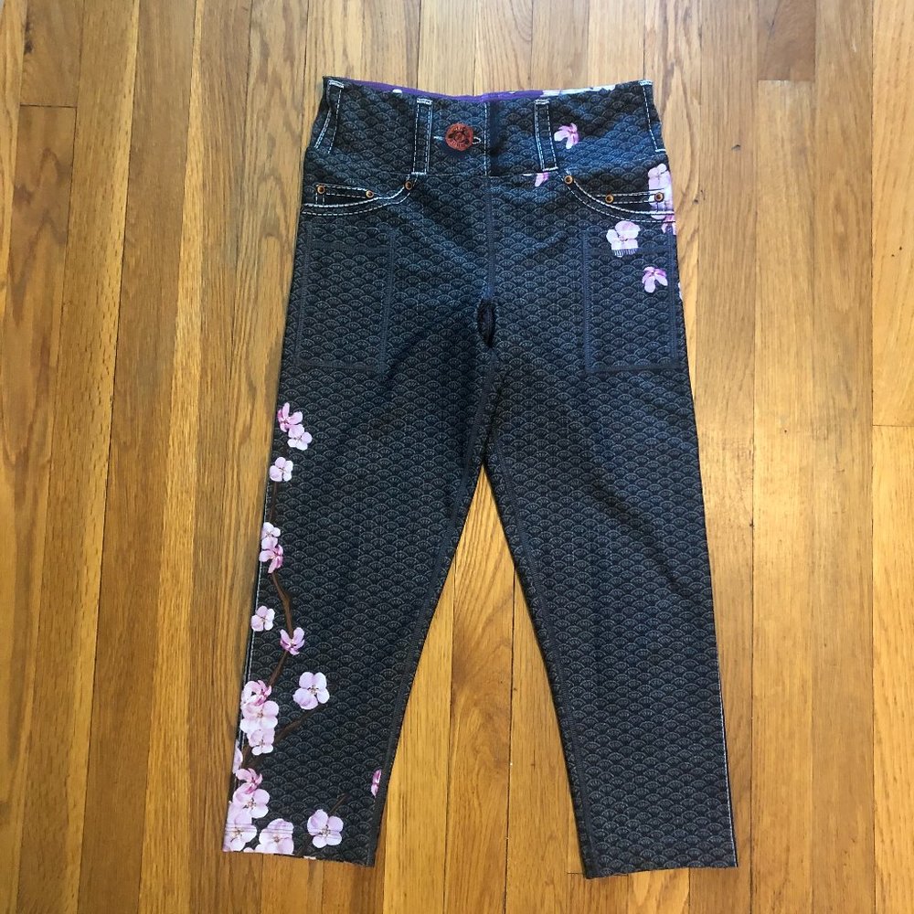 INKnBURN Capri Leggings